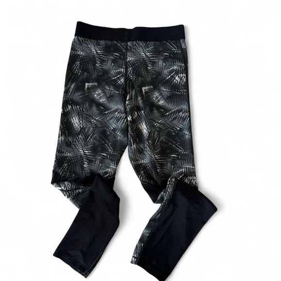 Nike Pro Black and Gray Patterned Leggings Girls Large - Picture 6 of 7